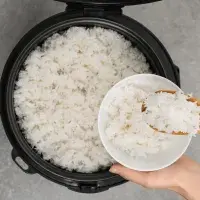 Rýžovar: Kdy jej pořídit, jak se v něm vaří rýže a jaké má benefity