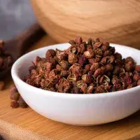 Sečuánský pepř: Proč brní na jazyku a jak ho zkrotit v kuchyni