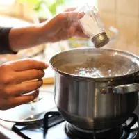 Co dělat s přesoleným jídlem