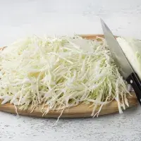 Jak správně očistit a ručně nakrouhat zelí