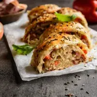 Slaný závin se zelím a uzeninou Slaný závin se zelím a uzeninou