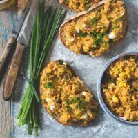 Jak pěstovat pažitku a kam ji využít?