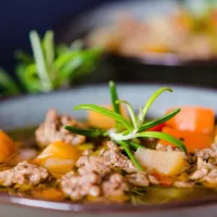 Mleté maso s pečenými bramborami Mleté maso s pečenými bramborami