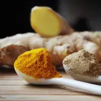 Jak se prohřát a zlepšit imunitu: zázvor, kurkuma a kajenský pepř