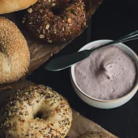 Vynikající pomazánka z tofu a lahůdkového droždí