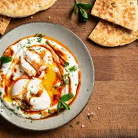 Jak připravit turecká vejce (cilbir)