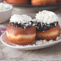 Jak připravit bavorské vdolky s povidly, šlehačkou a tvarohem?