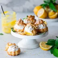 Větrníčky s citronovým krémem a sněhem