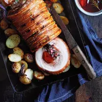 Vepřová roláda s rebarborovou náplní a rebarborovým želé s rozmarýnem