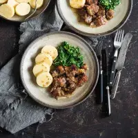 Výpečky se špenátem a bramborovým knedlíkem Výpečky se špenátem a bramborovým knedlíkem