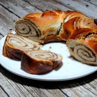 Babky, věnce, šneci a rolky: zamotané kynuté dezerty