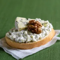 Rokfórové chlebíčky s hruškou