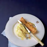 Ryba v těstíčku s řeckým česnekovým pyré Ryba v těstíčku s řeckým česnekovým pyré