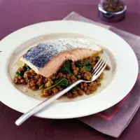 Kořeněný losos na čočce