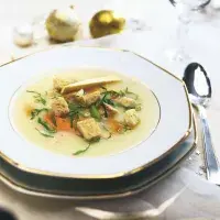 Rybí polévka s krutonky