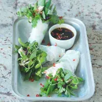 Rýžové rolky s kuřetem a kokosem