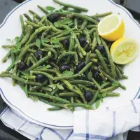 Salát z fazolek, oliv & ančoviček