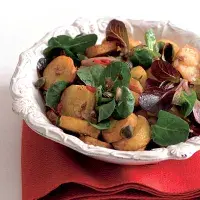 Salát z opečených brambor