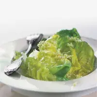 Salát zelený s kvítky černého bezu