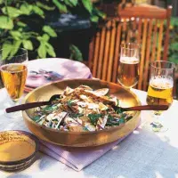 Thajský salát s pečeným kuřecím masem