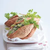 Sendvič s řapíkatým celerem a ořechy