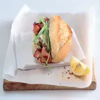 Sendvič se slaninou a nivou