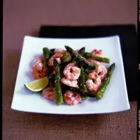 Rychlá pánev s chřestem a krevetami Rychlá pánev s chřestem a krevetami