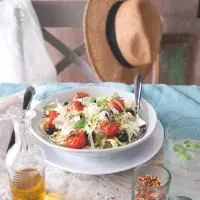 Linguine s pečenými rajčaty a piniovými oříšky Linguine s pečenými rajčaty a piniovými oříšky