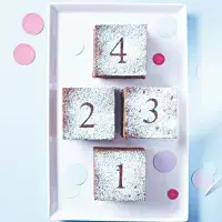 Dort skákací panák Dort skákací panák