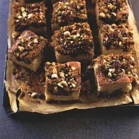 Skořicová buchta s čokoládou a oříšky