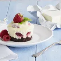 Lučinový dortík s malinami