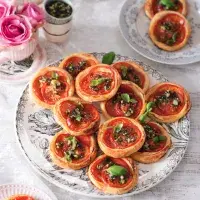 Slané koláčky s rajčaty a pestem