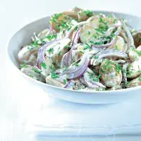 Smetanové brambory s pažitkou a tahini Smetanové brambory s pažitkou a tahini