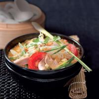 Soto ayam (indonéská kuřecí polévka)