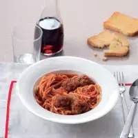 Špagety s masovými kuličkami