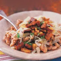 Špaldové halušky se zelím a tempehem Špaldové halušky se zelím a tempehem