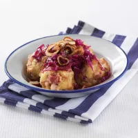 Špekové knedlíky s dušeným zelím