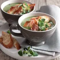 Špenátový krém s tousty se sýrem & pancettou