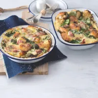 Špenátová žemlovka s uzeným masem Špenátová žemlovka s uzeným masem