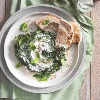 Špenátovo-mandlový dip s jogurtem
