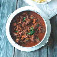 Srnčí ragú na víně