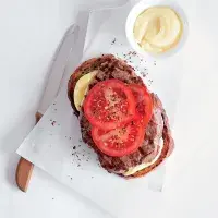 Steak s křenem na toustu