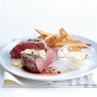 Steak s omáčkou z pečeného česneku