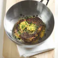 Steak s bylinkovým máslem Steak s bylinkovým máslem