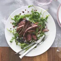 Steak z hovězího pupku s pečenou zeleninou