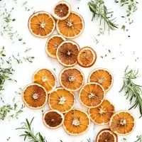 Jak vyrobit vanilkový extrakt, skořicový cukr i perníkové koření