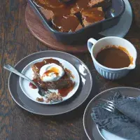 Sticky toffee pudding - slavnostní verze Sticky toffee pudding - slavnostní verze