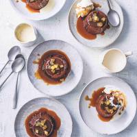 Sticky toffee pudding se zázvorem