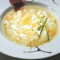 Stracciatella, vývar s krupičkou a vejcem Stracciatella, vývar s krupičkou a vejcem
