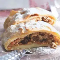 Kde vězí původ jablečného štrúdlu? Vydat se musíme dál než do Rakouska!